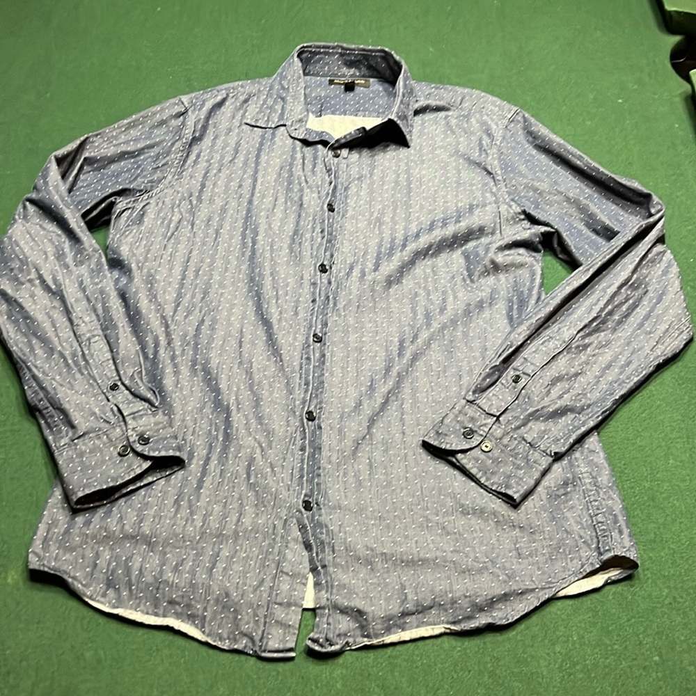 Banana Republic men’s button down chambray slim fit shirt. Size L
